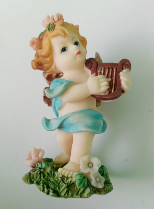 Figurka aniołek.