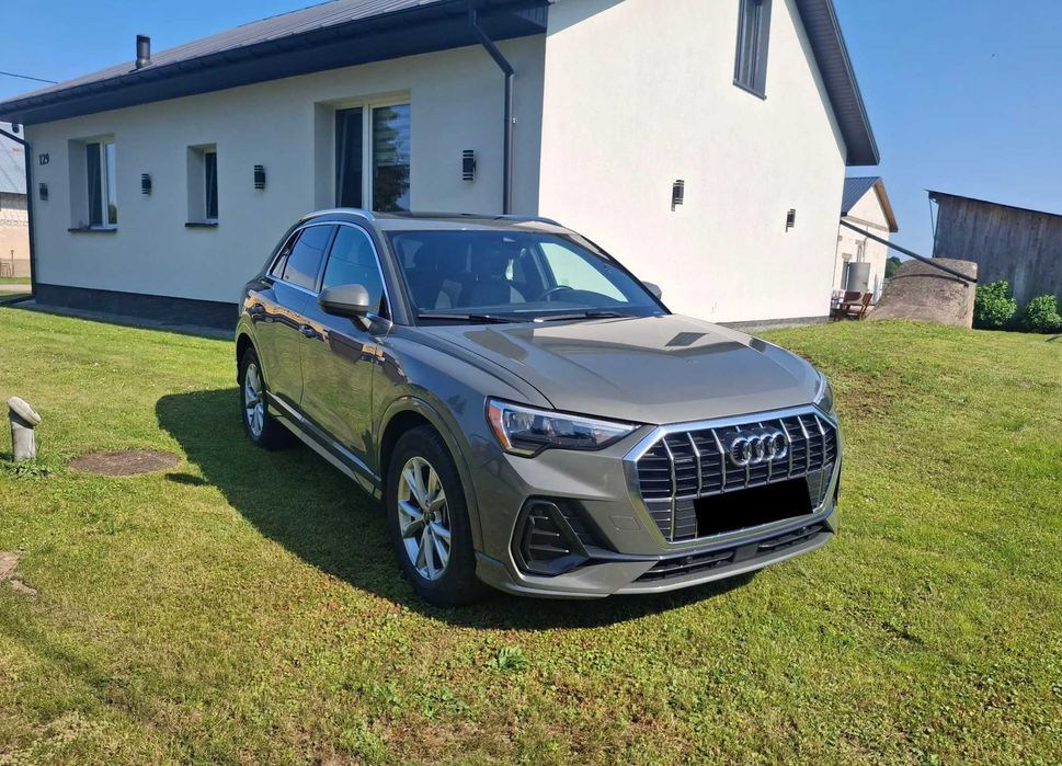 Audi Q3 Premium Plus 2021 року