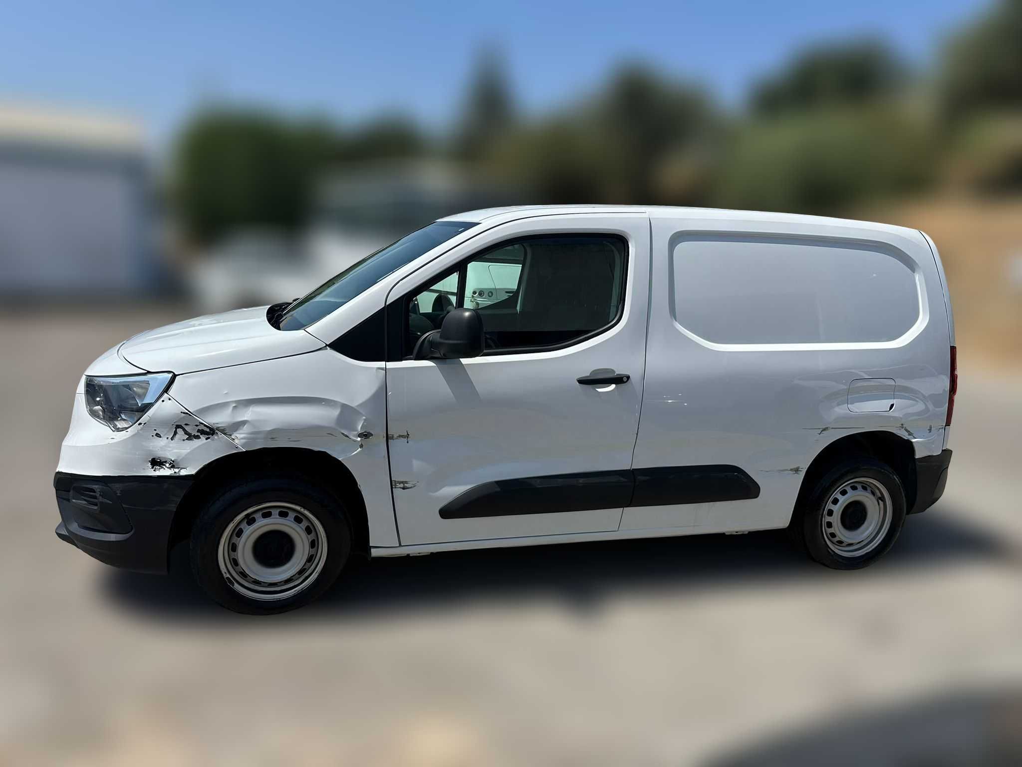 Opel Combo E 1.5D 102cv 3 Lug 2023 Iva dedutivel Salvado