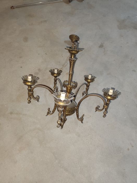 Candeeiro muito antigo de sala