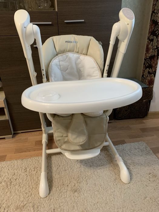 стільчик для годування, столик , гойдалка, заколисуючий центр