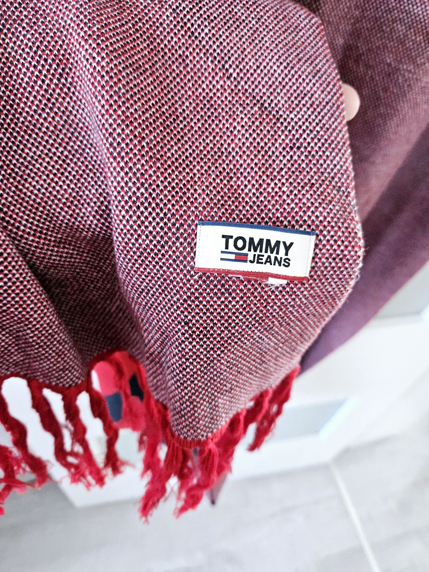 Duży szal Tommy Hilfiger jak nowy