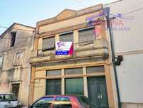 Moradia T3 no centro do Avelar para reabilitação