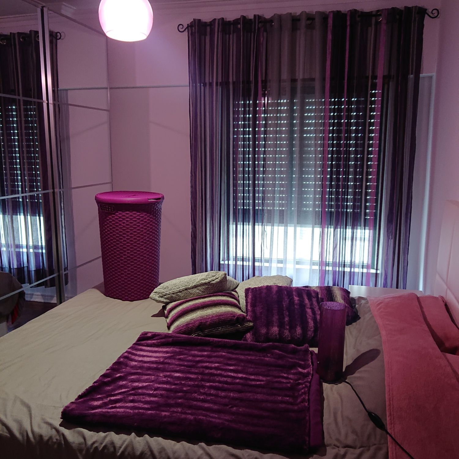 Decoração de quarto roxo