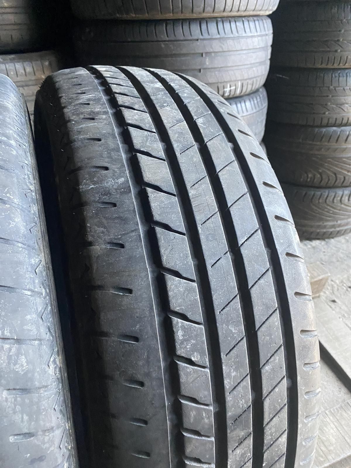 225.60.18 Bridgestone 2шт лето БУ склад шины резина из Европы 60 R18