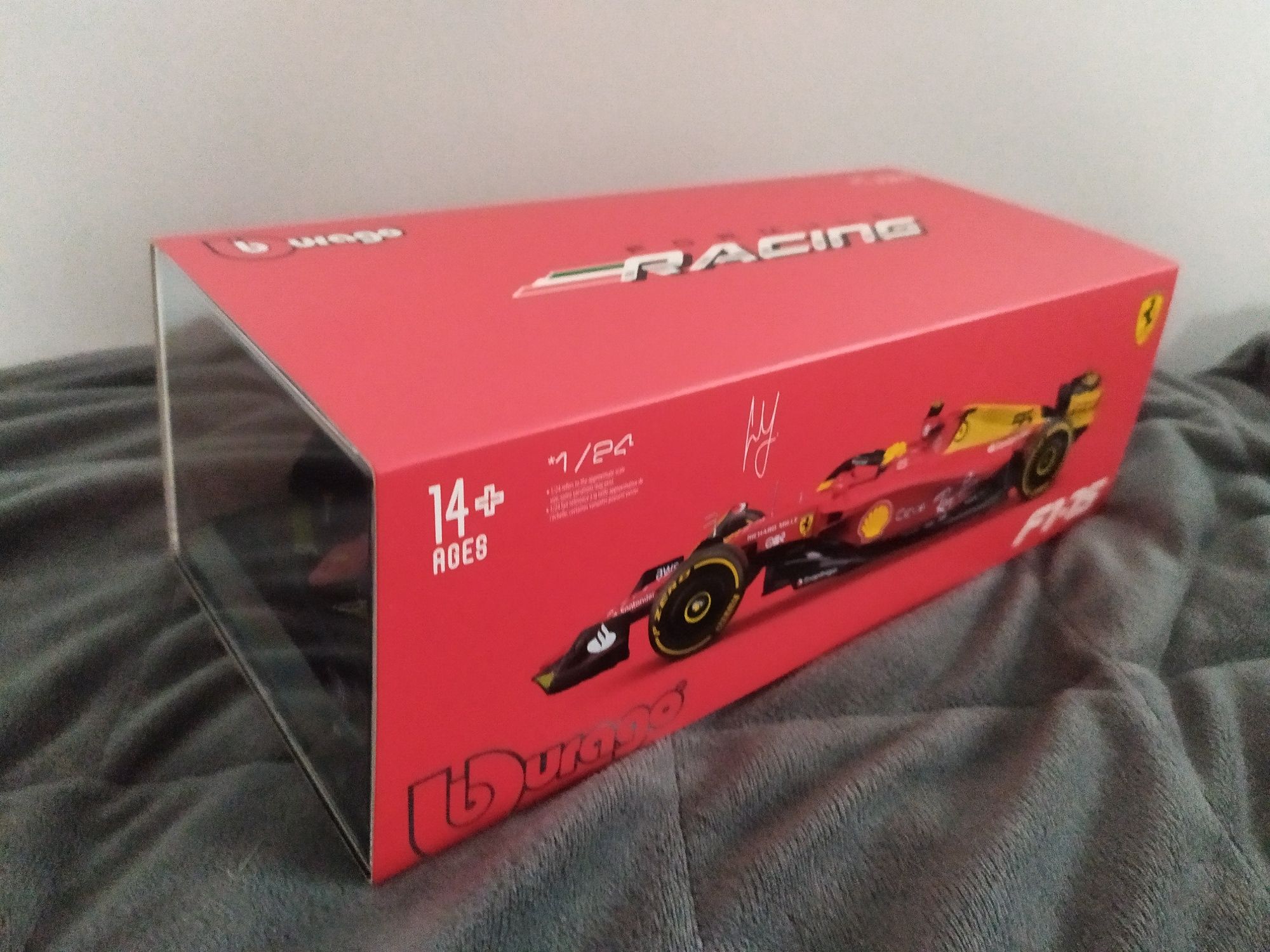 F1-75 model C. Sainz #55 bolid anniversary 75th 1:24 kolekcjonerski