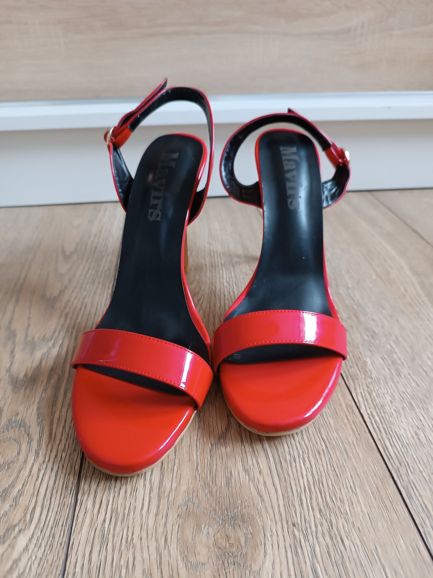 Czerwone sandały na szpilce rozmiar 45