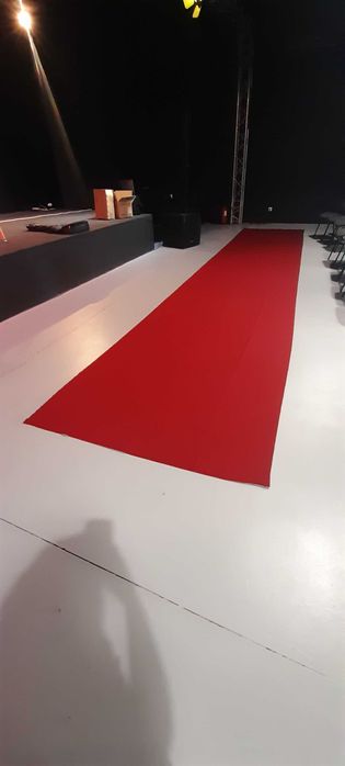 tecido vermelho 8mx2,5m