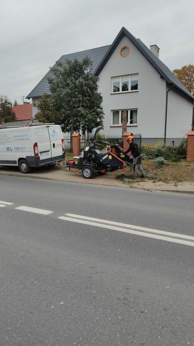 Rębak spalinowy do gałęzi