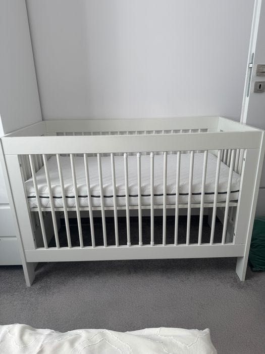 Dziecięce łóżeczko 120x60 Pinio Basic oraz materacem kokosowym