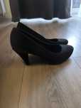 Buty na obcasie r. 38