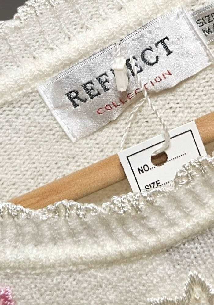 Вязаный белый топ легкий свитер с круглым вырезом и вышивкой Reflect