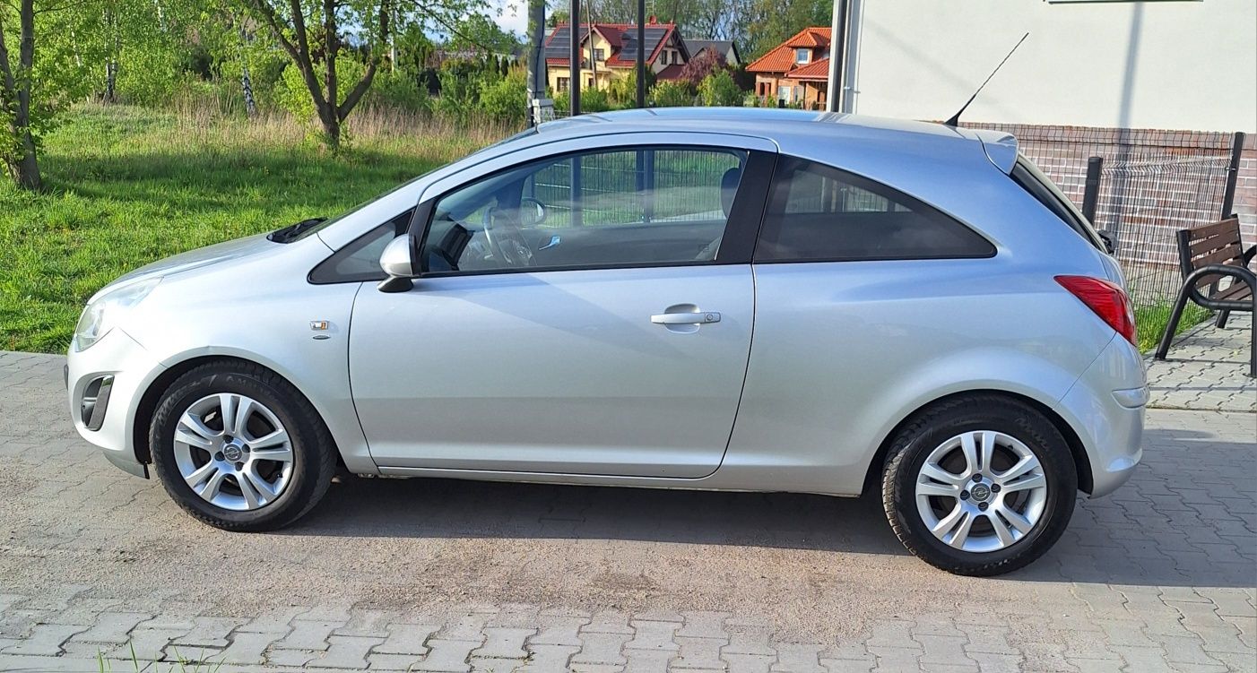 Opel Corsa D 1.4b 2012rok