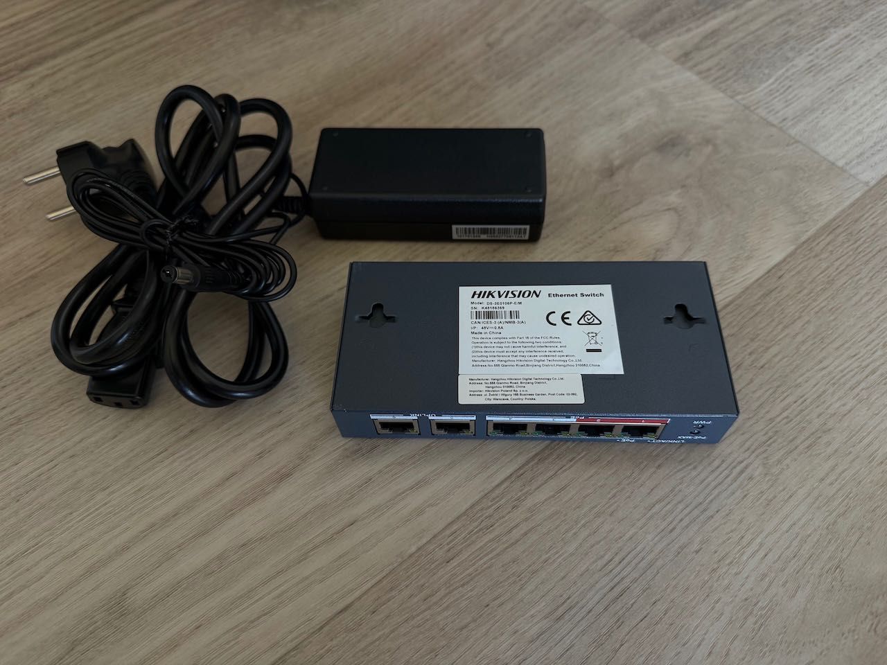 Switch POE HIKVISION DS-3E0106P-E/M 6 portów