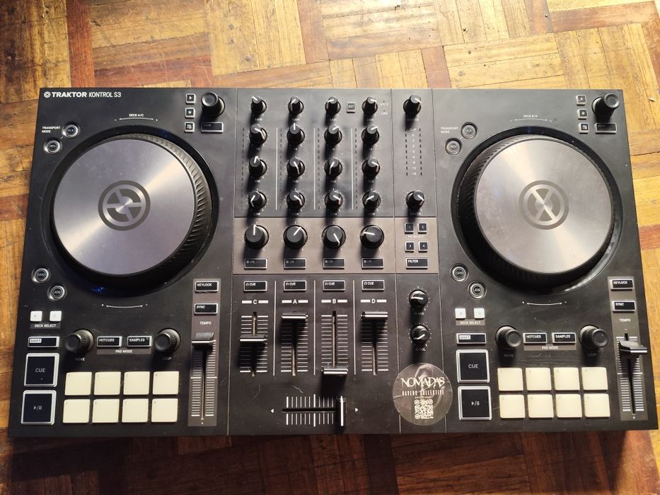 Traktor S3 MK3 + Komplete Audio 1 + Bolsa de Transporte