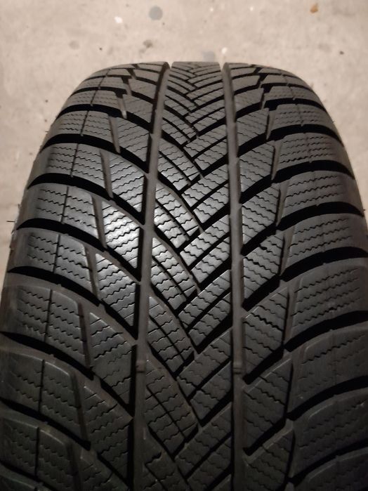 Opony zimowe Bridgestone 225/60/17.