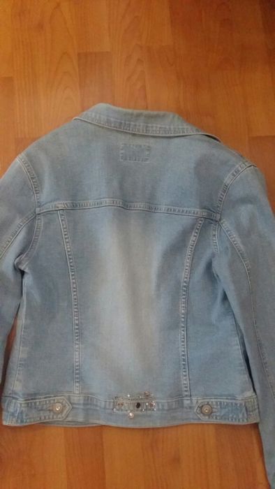 Продам куртку джинсовую