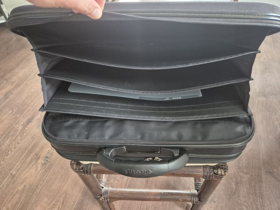Neseser Dicota torba na laptopa
