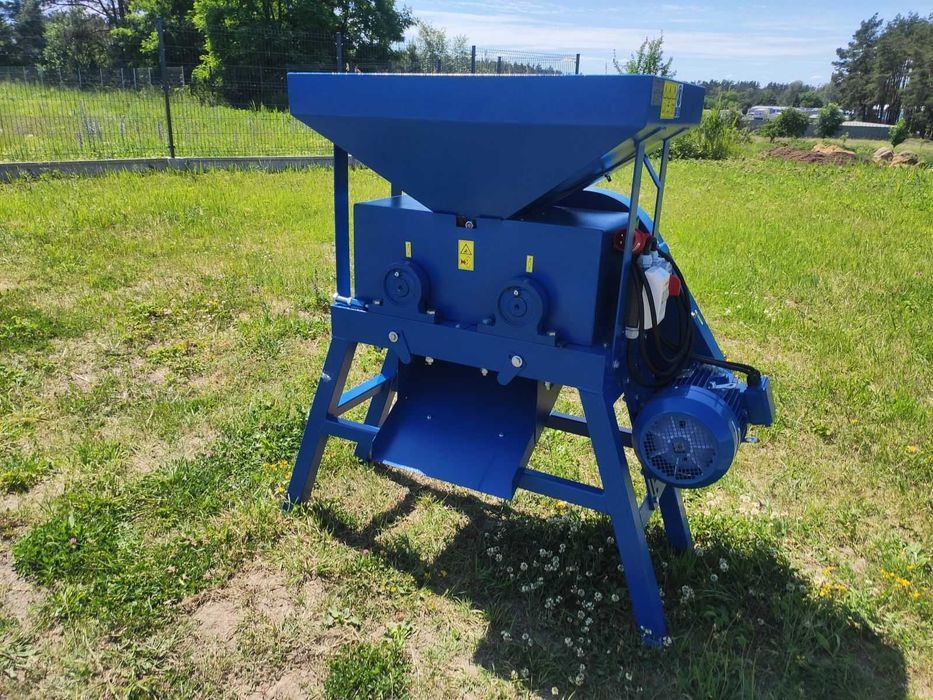 Zgniatacz Gniotownik do ziarna zboża kukurydzy grochu śrutownik Młyn