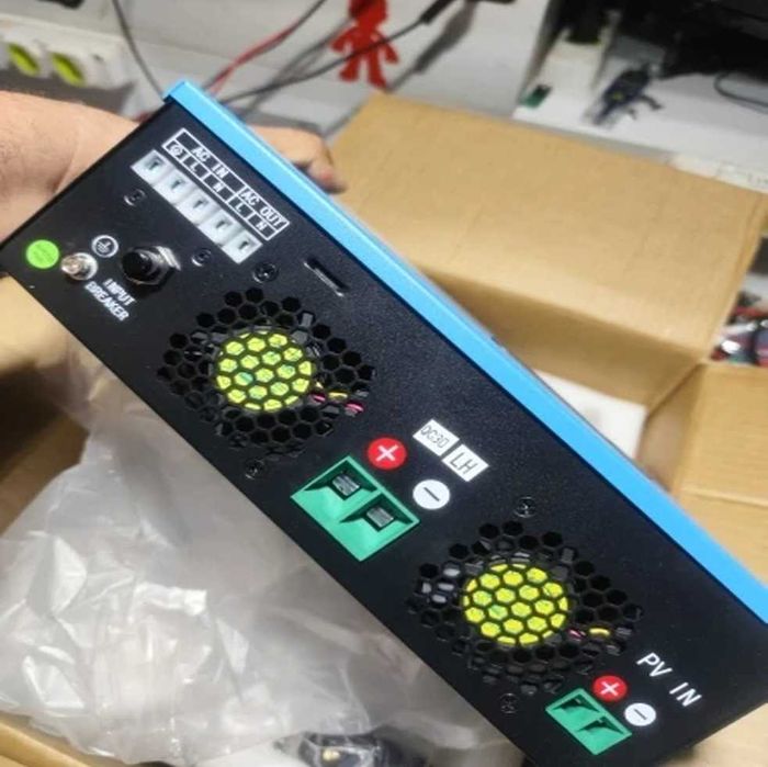 Инвертор гибридный солнечный Easun Power 2200W 24V MPPT Sine Wave 80A