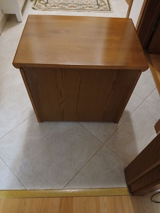 Mobiliário , mesa de cabeceira ou camiseiro