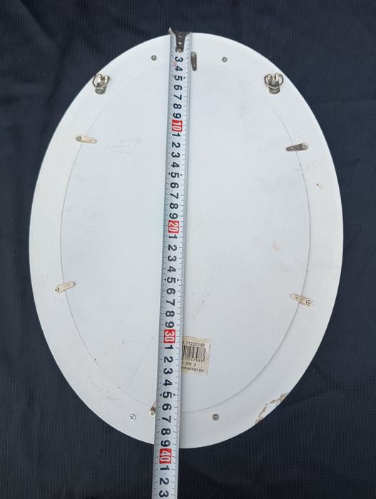 Białe stylowe lusterko