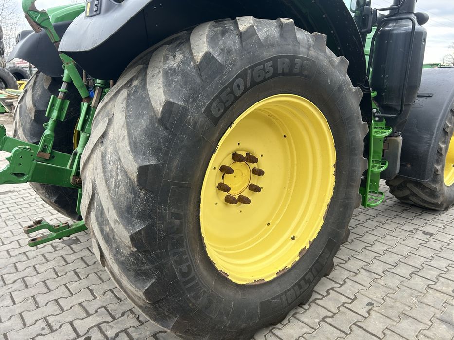 Трактор John Deere 6155R