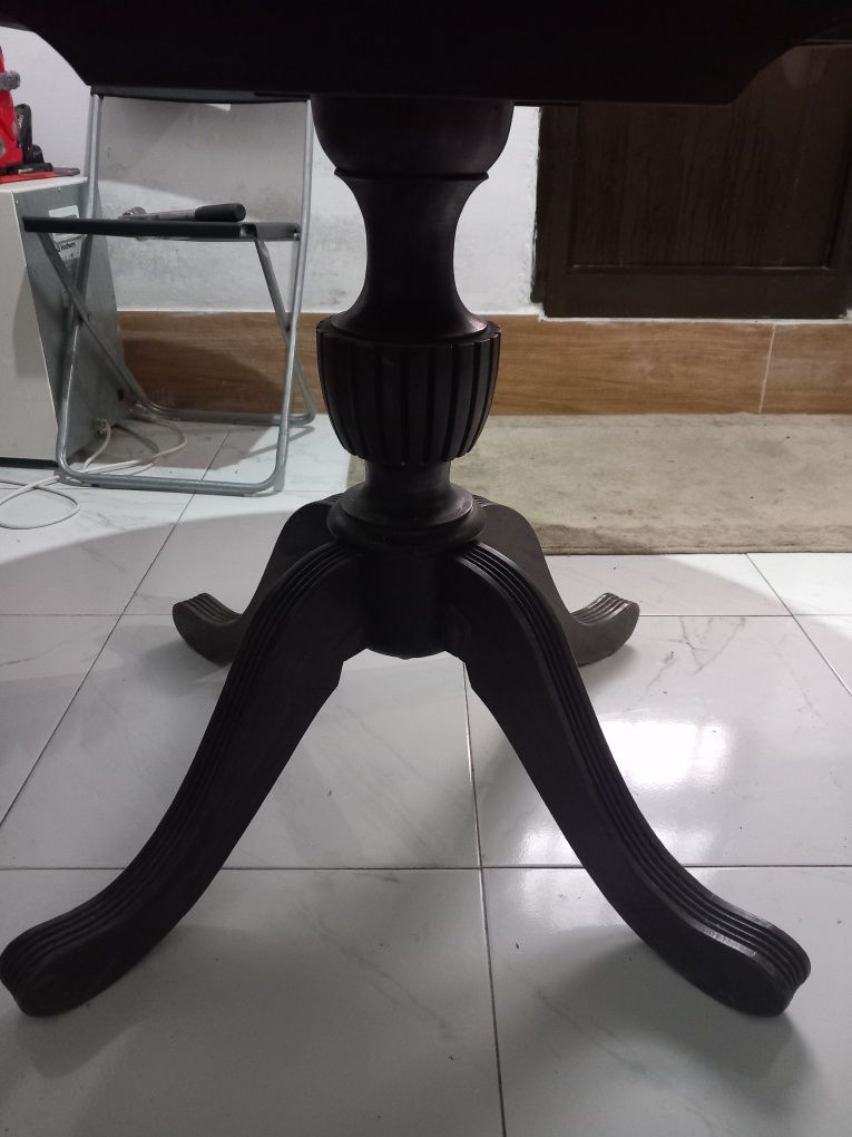 Vendo mesa de jantar com  4 cadeiras bom estado