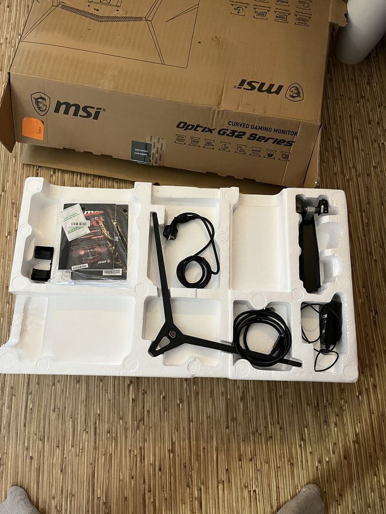 Монитор 32 MSI Optix G32C4  31,5”