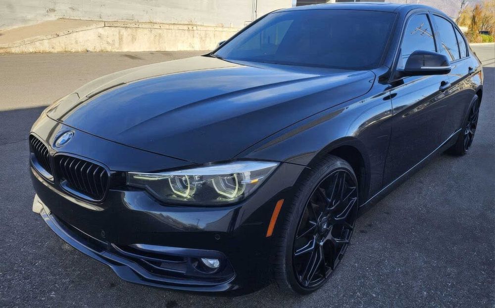 BMW 3 Series 330i      2018