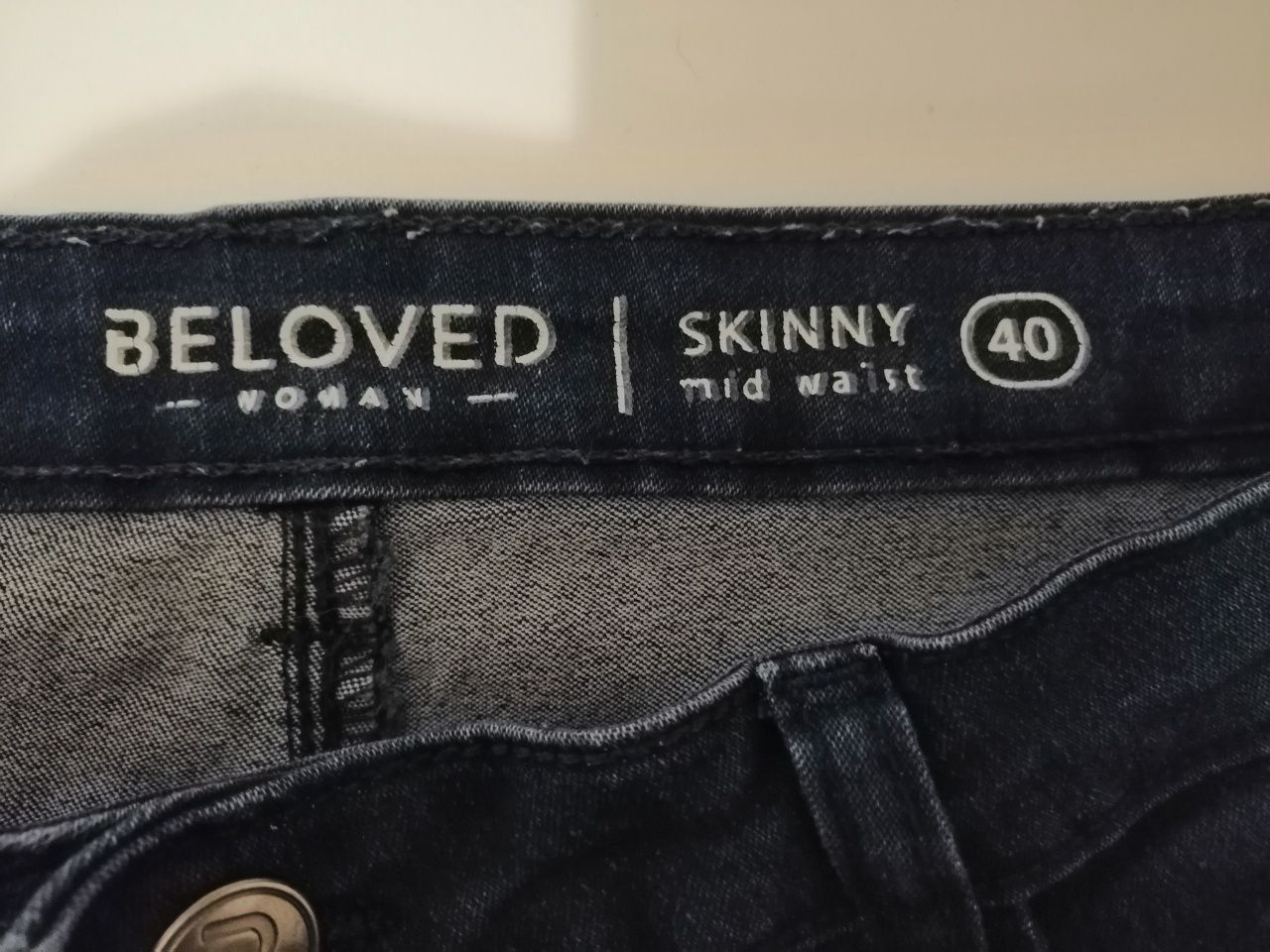 Spodnie jeans z brylancikami damskie r. L