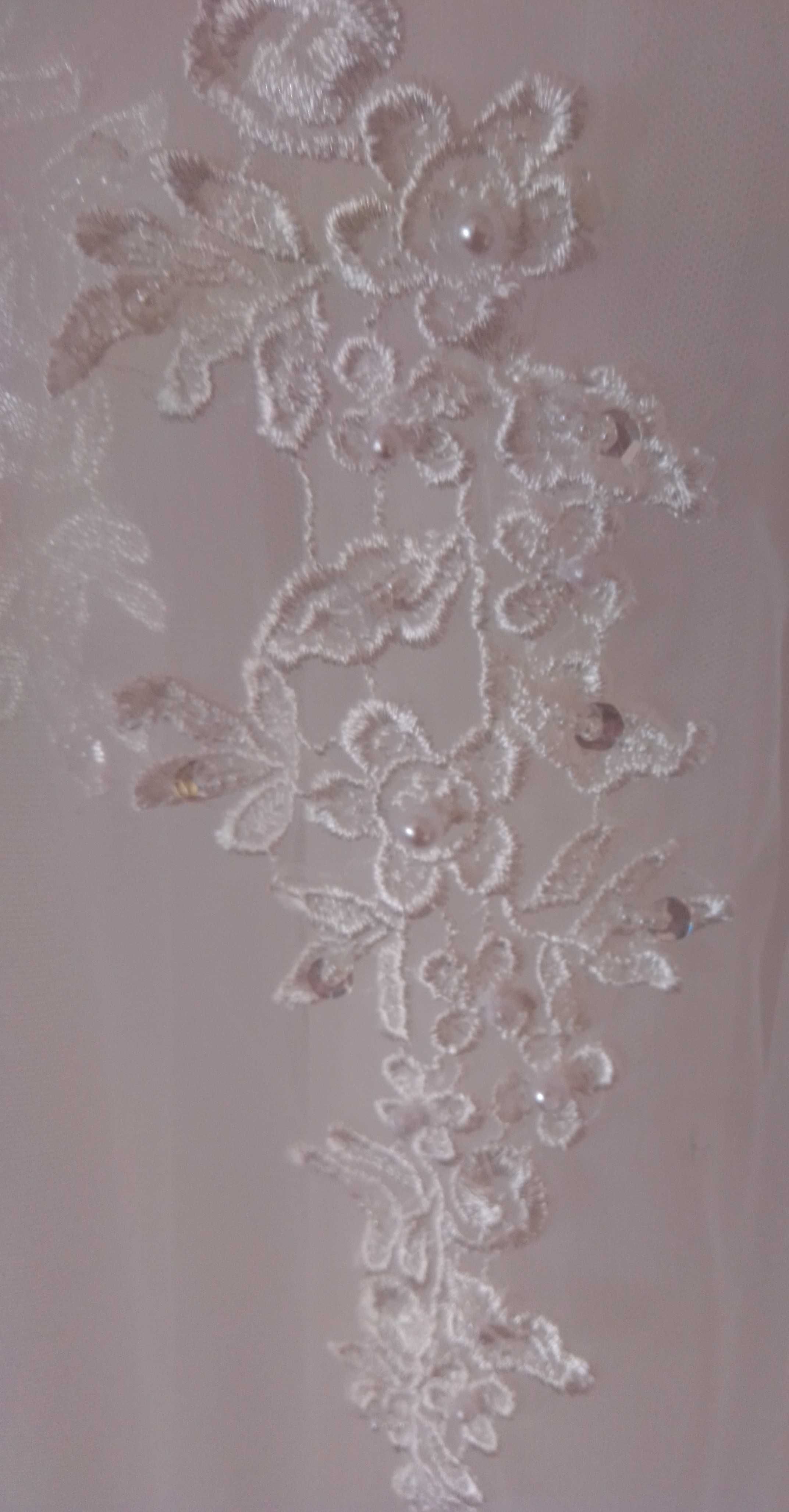 Elegancka suknia ślubna koronkowa perły
