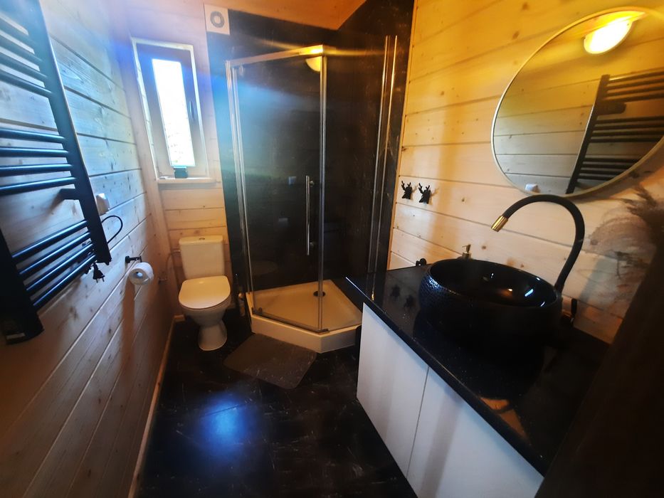 Domek przy lesie na Roztoczu.