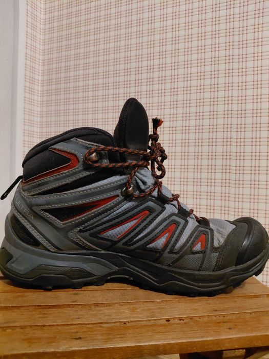 Кросівки високі спортивні (осінь-зима) 40р. В дуже хорошому стані