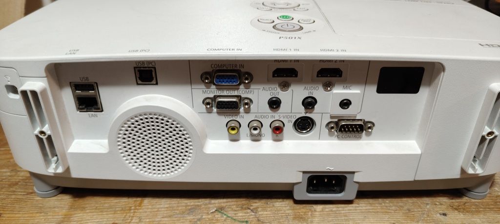 Projektor NEC P501X