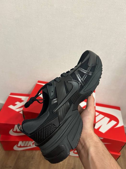Продам красовки W Nike V2K RUN