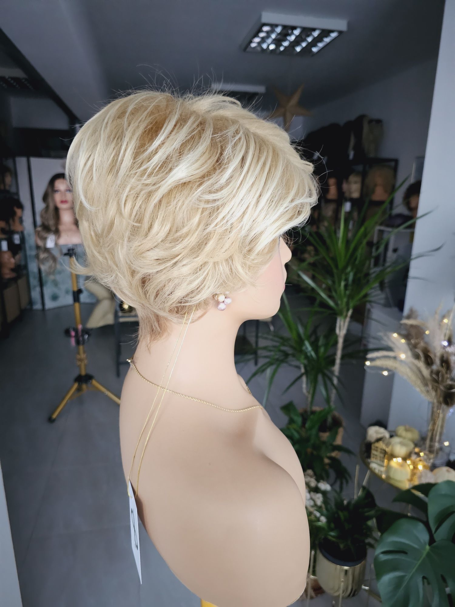 Krótka peruka blond 3D naturalna fryzura KBS-11