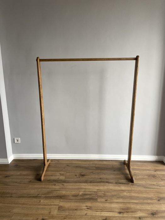 Рейл- стійка для одягу з масиву дуба в маслі