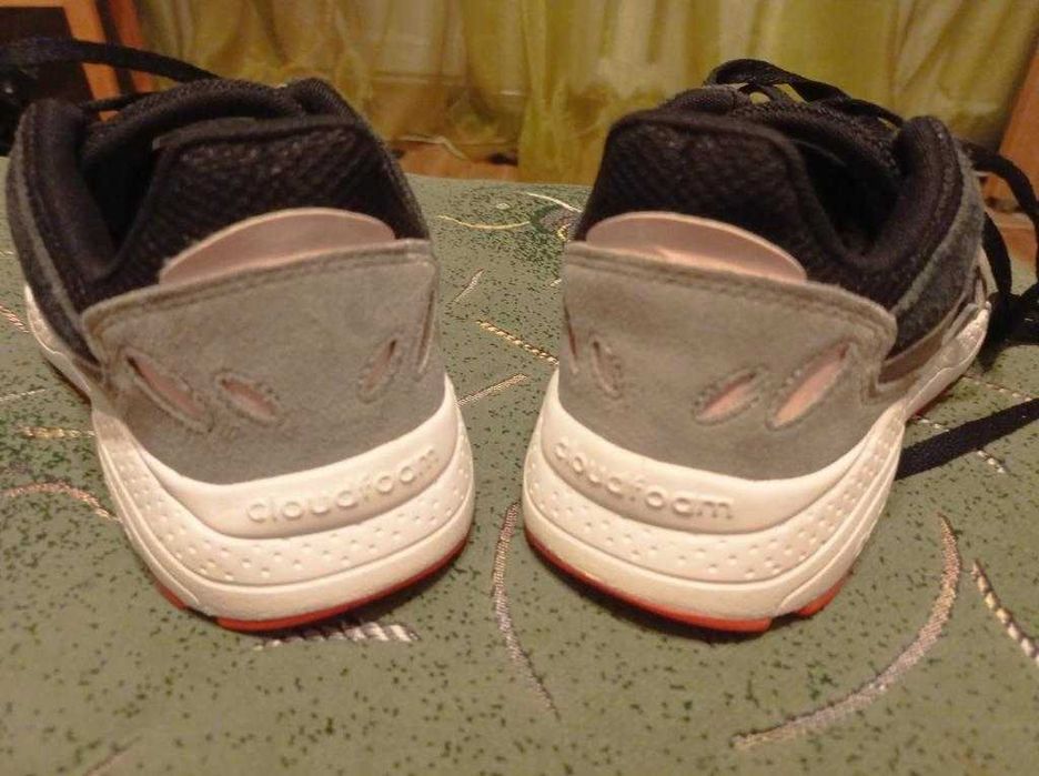 Кроссовки кожаные Adidas оригинал размер-39 по факту стелька-25 см