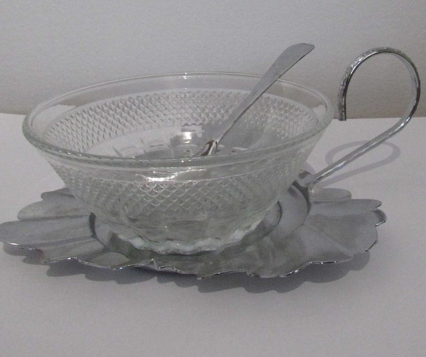 Taça em vidro para doce c/ colher e base em forma de folha anos 80