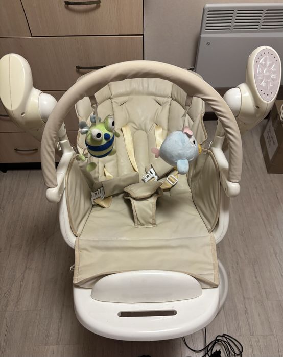 Продам крісло - гойдалку, столик для годування Mioobaby jazz 3 в 1