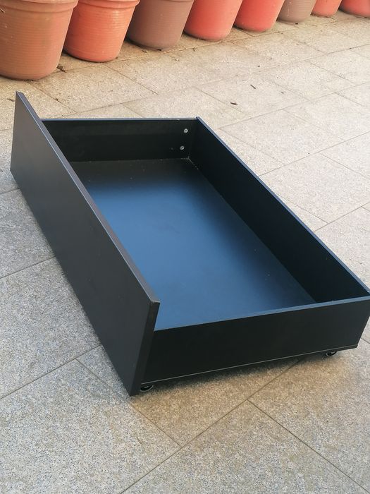 Vendo GAVETÃO PRETO para cama ikea como novo. Tenho varios iguais.