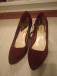 Buty na obcasie Inextenso bordowe z brokatem
Rozmiar 40