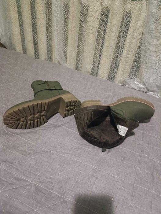 Продам кожані  хутром боти 40р,