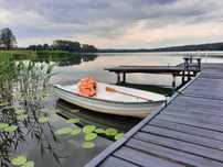 Mazury, dom nad jeziorem Tumiańskim, linia brzegowa, własny pomost
