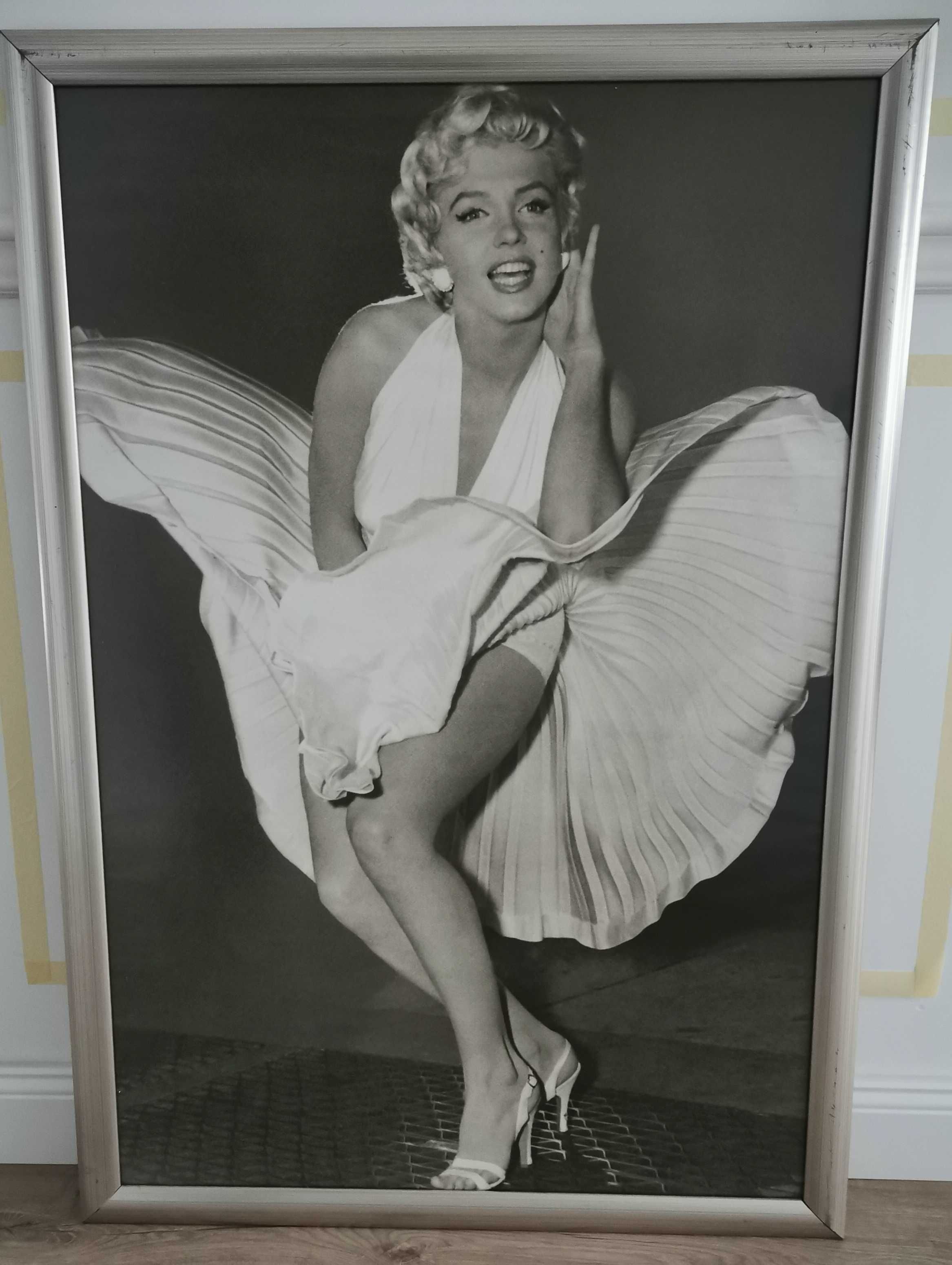 Obraz Marilyn Monroe w dużej srebrnej ramie