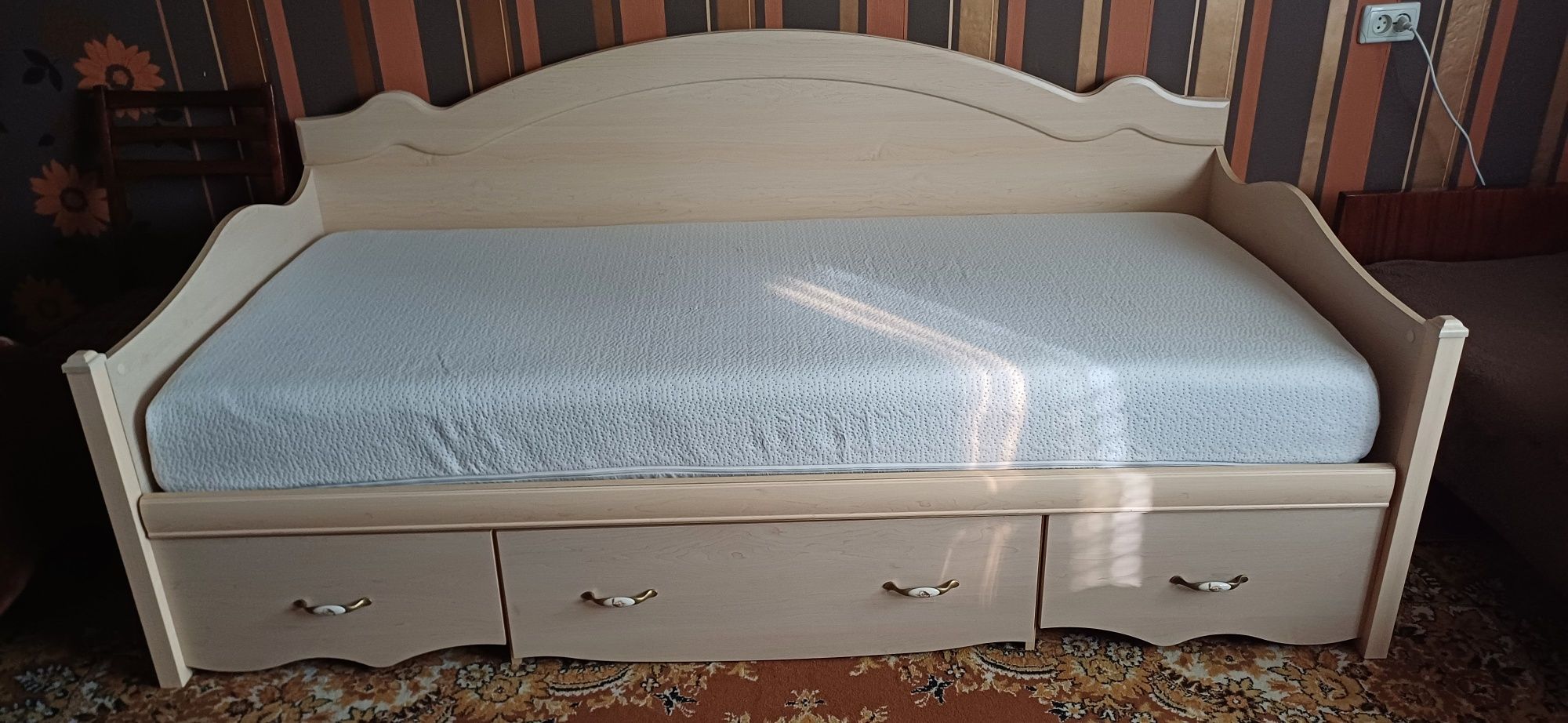 Кровать 90×200 с матрасом