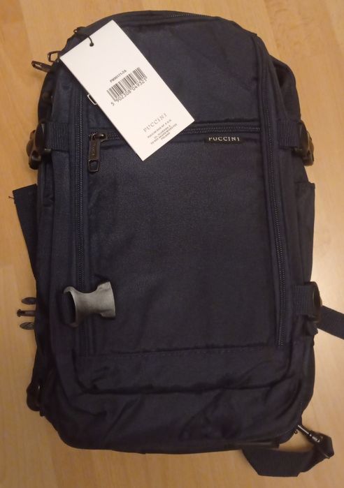 Granatowy plecak Puccini do samolotu