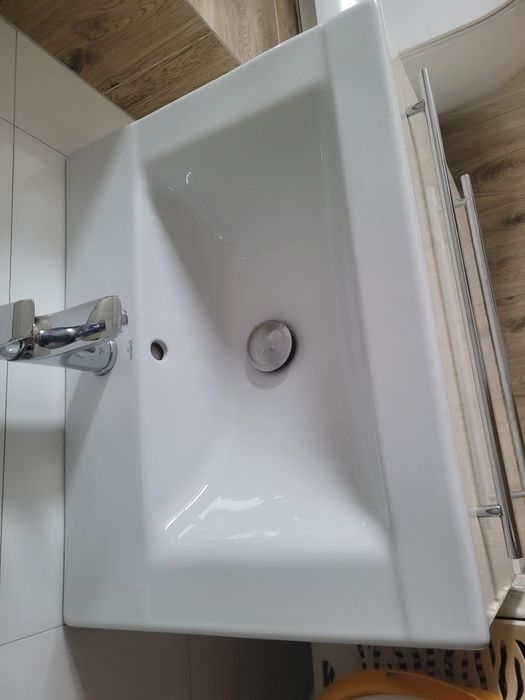 Sprzedam umywalkę z baterią