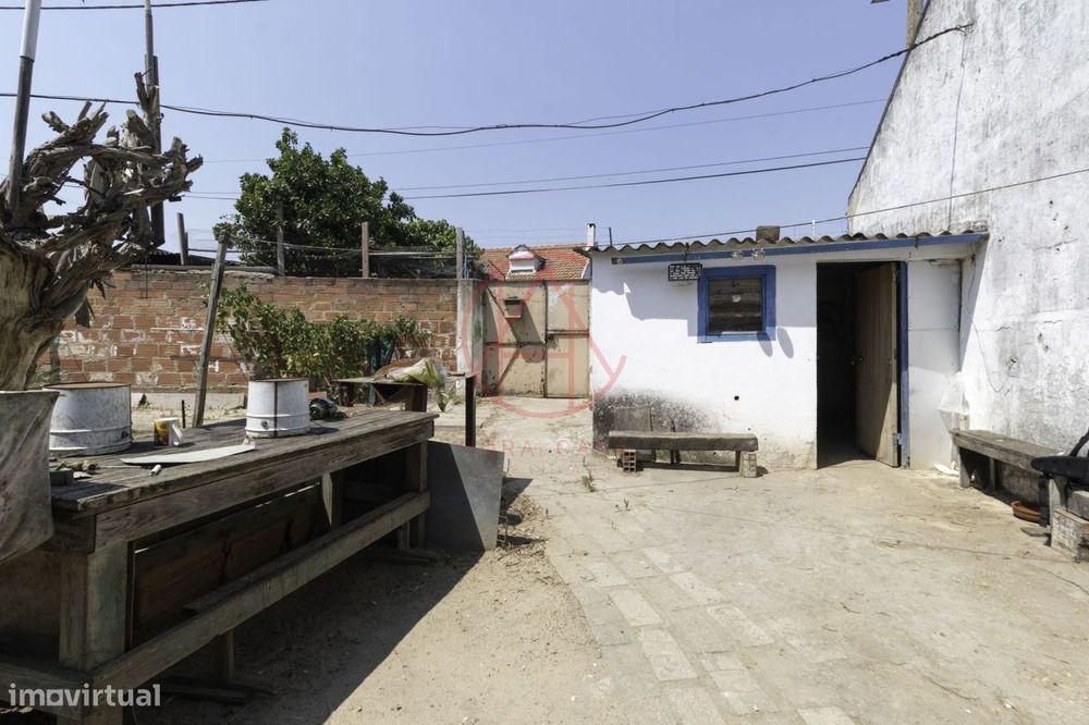 Oportunidade p/Investidores ou p/ remodelação o próprio - Casa tér